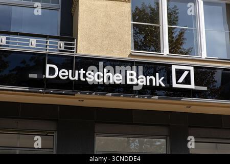 Berlin, Berlin, Allemagne. 20 septembre 2025. Une succursale de Deutsche Bank est vue dans le quartier de Charlottenburg à Berlin, en Allemagne, le 20 septembre 2025. (Crédit image : © Michael Kuenne/PRESSCOV via ZUMA Press Wire) USAGE ÉDITORIAL SEULEMENT ! Non destiné à UN USAGE commercial ! Banque D'Images