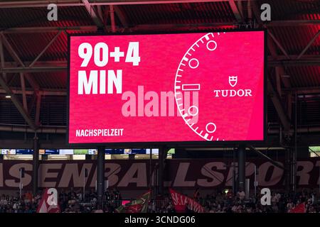 Leipzig, Allemagne. 20 septembre 2025. Nachspielzeit 4 Minuten 1. Fu?ball Bundesliga, RB Leipzig - 1. FC K?ln, Leipzig, Red Bull Arena AM 20.09.2025 LA RÉGLEMENTATION DFL INTERDIT TOUTE UTILISATION DE PHOTOGRAPHIES COMME SÉQUENCES D'IMAGES ET/OU QUASI-VIDÉO. Crédit : dpa/Alamy Live News Banque D'Images
