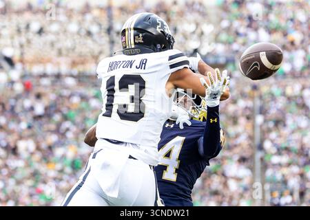 20 septembre 2025 : le défenseur de notre Dame Dallas Golden (14 ans) rompt la passe destinée au récepteur Purdue Wide EJ Horton Jr. (13 ans) lors d'un match de football NCAA entre les Purdue Boilermakers et les notre Dame Fighting Irish au notre Dame Stadium de South Bend, Indiana. John Mersits/CSM Banque D'Images