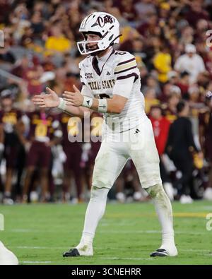 Tempe, Arizona, États-Unis. 13 septembre 2025. Le quarterback des Bobcats du Texas State Brad Jackson (8) en formation de fusil de chasse pendant le match entre les Bobcats du Texas et les Sun Devils de l'Université d'État de l'Arizona au Mountain America Stadium de Tempe, Arizona. Michael Cazares/CSM/Alamy Live News Banque D'Images