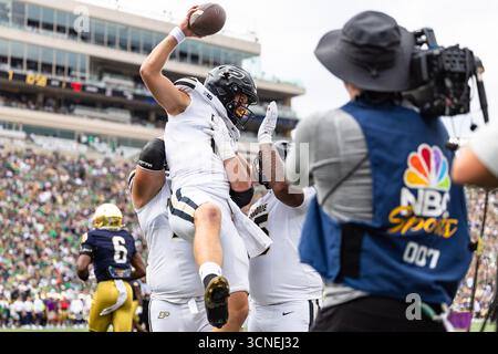 South Bend, Indiana, États-Unis. 20 septembre 2025. RYAN BROWNE - QB #15 - PURDUE - célèbre DONC un touchdown dans la zone d'extrémité lors du match de football NCAA entre le #24 notre Dame Fighting Irish et les Purdue Boilermakers au stade notre Dame de South Bend, Indiana, le 20 septembre 2025. Notre Dame bat Purdue 56 à 30. (Crédit image : © Justin Sicking/ZUMA Press Wire) USAGE ÉDITORIAL SEULEMENT ! Non destiné à UN USAGE commercial ! Banque D'Images