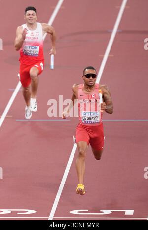 Tokyo, Japon. 20 septembre 2025. André de Grasse (R), de l'équipe Canada, participe aux manches de relais 4x100m masculin aux Championnats du monde d'athlétisme 2025 à Tokyo, au Japon, le 20 septembre 2025. Crédit : Ju Huanzong/Xinhua/Alamy Live News Banque D'Images