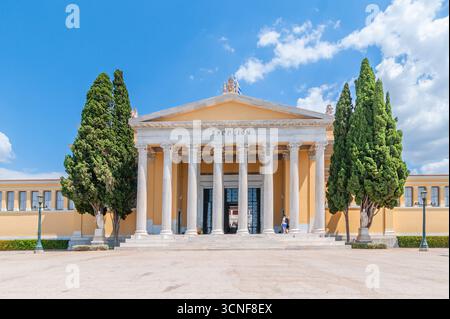 Athènes, Grèce - 30 juillet 2025 : bâtiment ancien le Zappeion, monument situé dans le jardin national d'Athènes. Banque D'Images