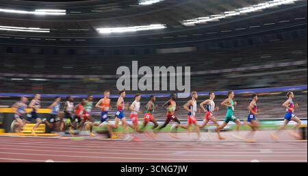Tokyo, Japon. 21 septembre 2025. Les athlètes concourent lors de la finale du 5000 m masculin aux Championnats du monde d'athlétisme 2025 à Tokyo, au Japon, le 21 septembre 2025. Crédit : Ju Huanzong/Xinhua/Alamy Live News Banque D'Images