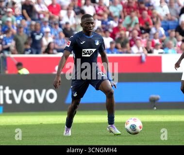 Sinsheim, Deutschland. 20 septembre 2025. 20/09/2025, PreZero Arena, Sinsheim, GER, 1.FBL, TSG Hoffenheim vs FC Bayern Munich, dans la photo Bazoumana Toure (Hoffenheim) la réglementation DFL interdit toute utilisation de photographies comme séquences d'images et/ou quasi-vidéo. Crédit : dpa/Alamy Live News Banque D'Images