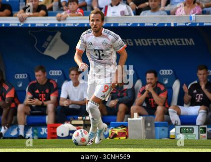 Sinsheim, Deutschland. 20 septembre 2025. 20/09/2025, PreZero Arena, Sinsheim, GER, 1.FBL, TSG Hoffenheim vs FC Bayern Munich, dans la photo Harry Kane (Munich) la réglementation DFL interdit toute utilisation de photographies comme séquences d'images et/ou quasi-vidéo. Crédit : dpa/Alamy Live News Banque D'Images