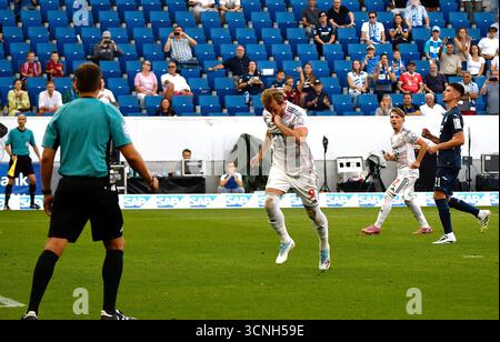 Sinsheim, Deutschland. 20 septembre 2025. 20/09/2025, PreZero Arena, Sinsheim, GER, 1.FBL, TSG Hoffenheim vs FC Bayern Munich, dans l'image la réglementation DFL interdit toute utilisation de photographies comme séquences d'images et/ou quasi-vidéo. Crédit : dpa/Alamy Live News Banque D'Images