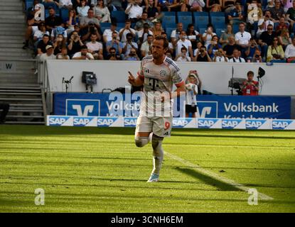 Sinsheim, Deutschland. 20 septembre 2025. 20.09.2025, PreZero Arena, Sinsheim, GER, 1.FBL, TSG Hoffenheim vs FC Bayern Munich, dans l'image # la réglementation DFL interdit toute utilisation de photographies comme séquences d'images et/ou quasi-vidéo. Crédit : dpa/Alamy Live News Banque D'Images