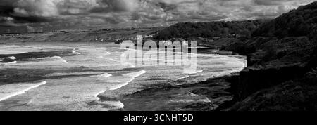 Vue sur Sandsend Bay, village de Sandsend, côte du Yorkshire du Nord, Angleterre, Royaume-Uni Banque D'Images