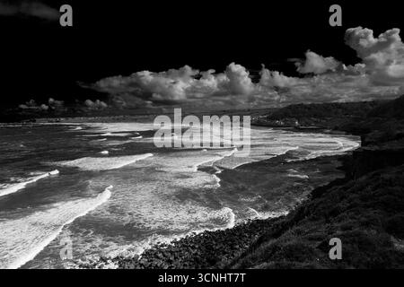 Vue sur Sandsend Bay, village de Sandsend, côte du Yorkshire du Nord, Angleterre, Royaume-Uni Banque D'Images