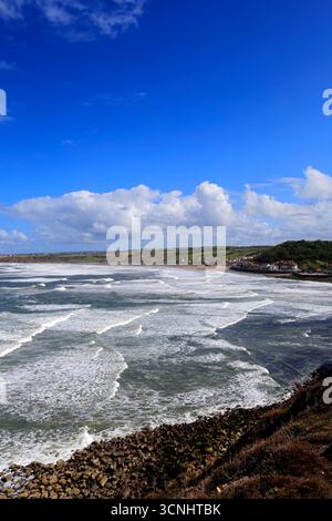 Vue sur Sandsend Bay, village de Sandsend, côte du Yorkshire du Nord, Angleterre, Royaume-Uni Banque D'Images
