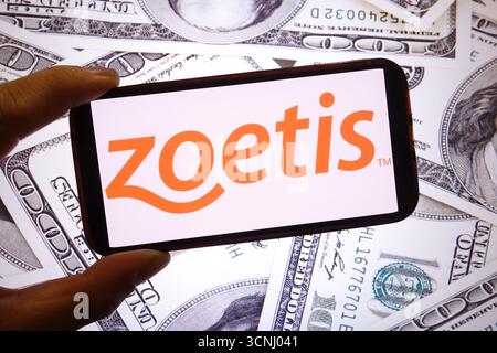 Pologne. 21 septembre 2025. Dans cette illustration photo, le logo de la société Zoetis est affiché sur un écran de smartphone. (Crédit image : © Piotr SWAT/SOPA images via ZUMA Press Wire) USAGE ÉDITORIAL SEULEMENT ! Non destiné à UN USAGE commercial ! Banque D'Images
