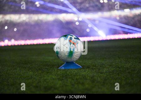 Milan, Italie. 21 septembre 2025. Match ball le match de football italien Serie A entre l'Inter FC Internazionale et le Sassuolo FC le 21 septembre 2025 au stade Giuseppe Meazza San Siro Siro à Milan, Italie. Photo Tiziano Ballabio crédit : Tiziano Ballabio/Alamy Live News Banque D'Images