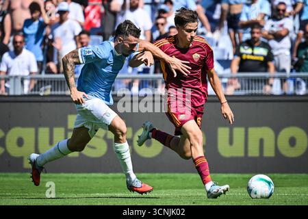 Rome, Italie. 21 septembre 2025. Mario GILA de Lazio Rome et Niccolo PISILLI de l'AS Roma lors du championnat italien Serie A match de football entre SS Lazio et AS Roma le 21 septembre 2025 au Stadio Olimpico à Rome, Italie - photo Massimo Insabato/ Matthieu Mirville/DPPI crédit : DPPI Media/Alamy Live News Banque D'Images