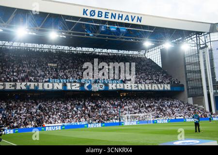 Copenhague, Danemark. 18 septembre 2025. Les fans du FC Copenhagen ont vu sur les tribunes devant le match MD1 de la phase 2025/26 de la Ligue des champions de l'UEFA entre le FC Copenhagen et le Bayer 04 Leverkusen au stade Parken. Score final : F.C. Copenhagen 2 : 2 Bayer 04 Leverkusen. Crédit : SOPA images Limited/Alamy Live News Banque D'Images