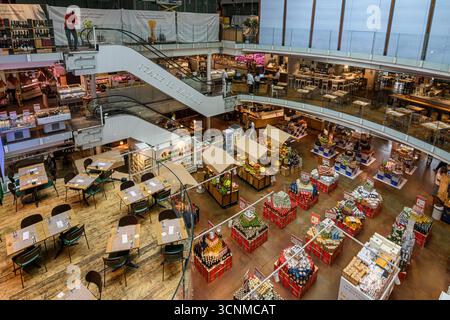 Présentoirs de produits italiens dans le magasin Eataly à Milan, Italie Banque D'Images