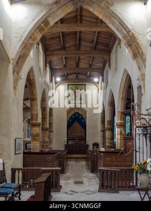 Intérieur de l'église de St Mary, Easton Neston, NR Towcester, Northamptonshire, Royaume-Uni; les premières parties datent du xiiie siècle. Banque D'Images