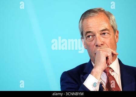 Le chef du parti Nigel Farage lors d'une conférence de presse sur le Parti réformiste britannique au Royal Horseguard Hotel, à Londres. Date de la photo : lundi 22 septembre 2025. Banque D'Images