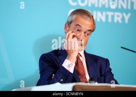 Le chef du parti Nigel Farage lors d'une conférence de presse sur le Parti réformiste britannique au Royal Horseguard Hotel, à Londres. Date de la photo : lundi 22 septembre 2025. Banque D'Images
