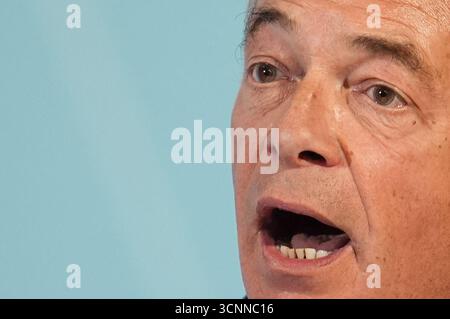 Le chef du parti Nigel Farage lors d'une conférence de presse sur le Parti réformiste britannique au Royal Horseguard Hotel, à Londres. Date de la photo : lundi 22 septembre 2025. Banque D'Images