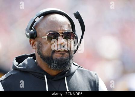 Foxborough, ma, États-Unis. 21 septembre 2025. MA, États-Unis ; Mike Tomlin, entraîneur-chef des Pittsburgh Steelers, lors du match NFL entre les Pittsburgh Steelers et les New England Patriots au Gillette Stadium à Foxborough, Massachusetts. Crédit : csm/Alamy Live News Banque D'Images