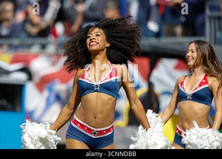 Foxborough, ma, États-Unis. 21 septembre 2025. MA, États-Unis ; pom-pom-meneuse des New England Patriots lors du match NFL entre les Steelers de Pittsburgh et les Patriots de la Nouvelle-Angleterre au Gillette Stadium à Foxborough, Massachusetts. Crédit : csm/Alamy Live News Banque D'Images
