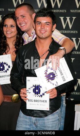 Saskia, Maxwell et Anthony de Big Brother 6 lors de la signature de livres Big Brother VI tenue à Waterstone's, Piccadilly, Londres - 25 août 2005 Banque D'Images