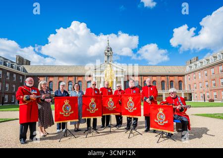 Londres, Royaume-Uni. 22 septembre 2025. Chelsea Pensioner Singers, au Royal Hospital Chelsea, alors qu'ils répètent pour leur performance au Chelsea History Festival. Le concert spécial des Chelsea Pensioner Singers aura lieu le samedi 27 septembre. À partir du 24-28 septembre 2025, le Chelsea History Festival revient pour sa septième édition - cinq jours de conférences, de tournées, de concerts et d'événements familiaux qui « font revivre le passé de la capitale ». Crédit : Guy Bell/Alamy Live News Banque D'Images