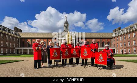 Londres, Royaume-Uni. 22 septembre 2025. Les Chelsea Pensioner Singers, vêtus de leurs uniformes écarlate, répètent pour leur performance au Chelsea History Festival le samedi 27 septembre. Du 24-28 au 30 septembre 2025, le Chelsea History Festival revient pour sa septième édition avec des événements familiaux qui font revivre le passé de la capitale. Crédit : Imageplotter/Alamy Live News Banque D'Images