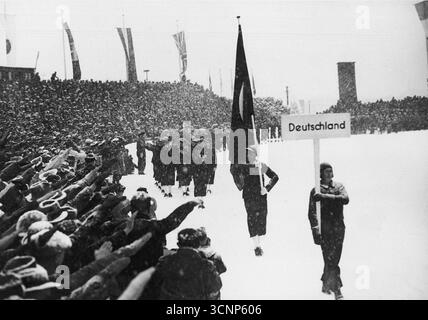 Jeux Olympiques d'hiver à Garmisch-Partenkirchen - Salut nazi pour l'équipe allemande Banque D'Images
