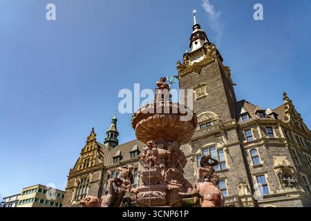 Rathaus Elberfeld Der Jubiläumsbrunnen vor dem Rathaus in Elberfeld, Wuppertal, Nordrhein-Westfalen, Deutschland, Europa The Jubiläumsbrunnen fountain Banque D'Images