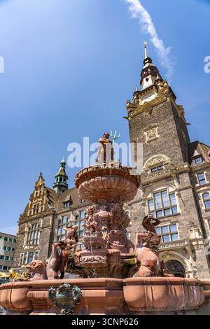 Rathaus Elberfeld Der Jubiläumsbrunnen vor dem Rathaus in Elberfeld, Wuppertal, Nordrhein-Westfalen, Deutschland, Europa The Jubiläumsbrunnen fountain Banque D'Images