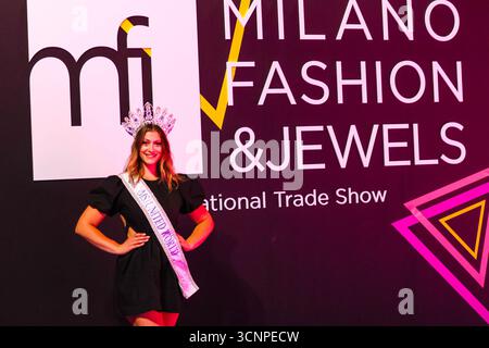 Milan, Italie. 21 septembre 2025. milano (italie), 21/09/2025 - ms.united world 2026/erin chapman - erin chapman, ms.united world 2026, participait au défilé de mode en tant qu'invité à milano fashion & jewels, ce lundi 22 septembre 2025. (Foto : Edson de Souza/Thenews2/Zumapress) (crédit image : © Edson Teodoro de Souza/TheNEWS2 via ZUMA Press Wire) USAGE ÉDITORIAL SEULEMENT ! Non destiné à UN USAGE commercial ! Banque D'Images