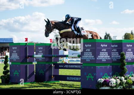 Woodstock, Oxfordshire, Royaume-Uni. 21 septembre 2025. Laura Collett de Grande-Bretagne chevauchant Londres 52 lors du showjumping au Championnat d'Europe Agria FEI Eventing au Palais de Blenheim le 21 septembre 2025, Woodstock, Royaume-Uni (photo par Maxime David - MXIMD Pictures) crédit : MXIMD Pictures/Alamy Live News Banque D'Images