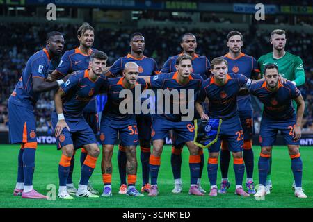 Milan, Italie. 21 septembre 2025. Les joueurs du FC Internazionale s'alignent lors de la Serie A 2025/26 entre le FC Internazionale et l'US Sassuolo au stade San Siro. Scores finaux ; Inter 2 | 1 Sassuolo. (Photo de Fabrizio Carabelli/SOPA images/Sipa USA) crédit : Sipa USA/Alamy Live News Banque D'Images