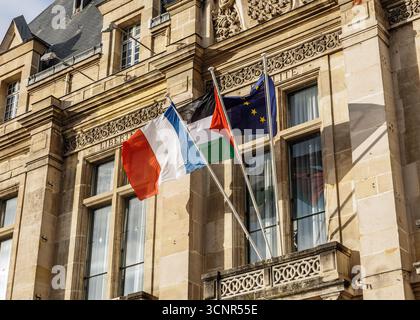 Saint Ouen, Paris, France. 22 septembre 2025. La mairie de Saint-Denis, où le drapeau palestinien a été hissé le 22 septembre 2025, à l'occasion de la reconnaissance officielle de l'État de Palestine par la France. (Crédit image : © Sadak Souici/ZUMA Press Wire) USAGE ÉDITORIAL SEULEMENT ! Non destiné à UN USAGE commercial ! Crédit : ZUMA Press, Inc/Alamy Live News Banque D'Images