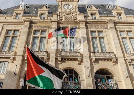 Saint Ouen, Paris, France. 22 septembre 2025. La mairie de Saint-Denis, où le drapeau palestinien a été hissé le 22 septembre 2025, à l'occasion de la reconnaissance officielle de l'État de Palestine par la France. (Crédit image : © Sadak Souici/ZUMA Press Wire) USAGE ÉDITORIAL SEULEMENT ! Non destiné à UN USAGE commercial ! Crédit : ZUMA Press, Inc/Alamy Live News Banque D'Images