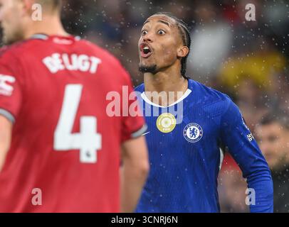 Manchester, Royaume-Uni. 20 septembre 2025. Manchester United v Chelsea - premier League - Old Trafford. Joao Pedro de Chelsea perd son sang-froid avec Harry Maguire. Crédit photo : Mark pain/Alamy Live News Banque D'Images