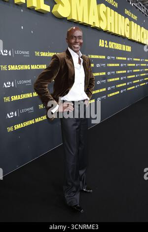 Berlin, Allemagne. 22 septembre 2025. Bruce Darnell assiste à la première de « The Smashing machine » au Zoo Palast le 22 septembre 2025 à Berlin, en Allemagne. Crédit : Ralph Metzger/Alamy Live News Banque D'Images