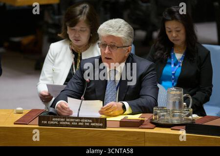 (250922) -- NATIONS UNIES, 22 septembre 2025 (Xinhua) -- le sous-secrétaire général des Nations Unies pour l'Europe, l'Asie centrale et les Amériques, Miroslav Jenca, s'exprime lors d'une réunion d'urgence du Conseil de sécurité pour discuter de l'intrusion présumée de l'espace aérien estonien par des avions de chasse russes, au siège de l'ONU à New York, le 22 septembre 2025. (Manuel Elias/photo ONU/document via Xinhua) Banque D'Images