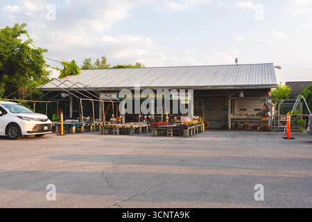 New Hartford, NY - août 8, 2025 : large vue sur le marché des enfants, est un stand de fruits et légumes maintenant connu sous le nom de Kid's fruit & Vegetable Stand Banque D'Images