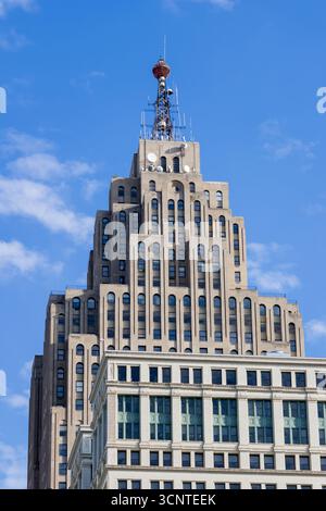 View of the Greater Penobscot Building est un immeuble de bureaux historique de classe A situé dans le centre-ville de Détroit Banque D'Images