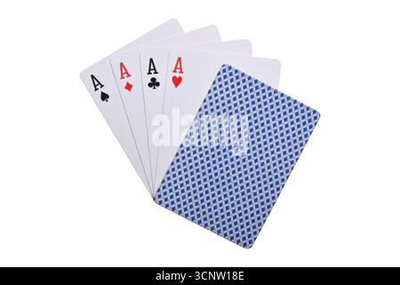 Quatre as et autres cartes à jouer isolés sur blanc, vue de dessus Banque D'Images