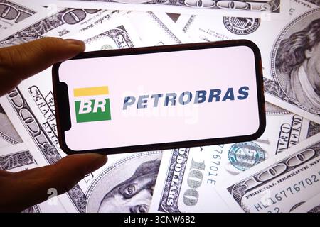 Pologne. 21 septembre 2025. Dans cette illustration photo, le logo de la société Petrobras est affiché sur un écran de smartphone. (Photo de Piotr SWAT/SOPA images/SIPA USA) *** strictement à des fins éditoriales *** crédit : SIPA USA/Alamy Live News Banque D'Images