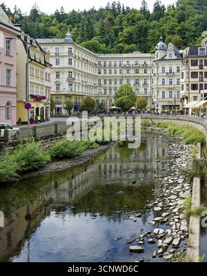 Théâtre municipal de Karlovy Vary dans le nouveau style rococo, vieille ville, spa, source de guérison, santé, minéral, eau minérale, maladie, Karlovy Vary, Bohême Banque D'Images