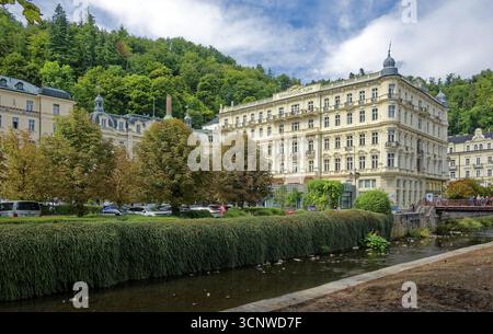 Théâtre municipal de Karlovy Vary dans le nouveau style rococo, vieille ville, spa, source de guérison, santé, minéral, eau minérale, maladie, Karlovy Vary, Bohême Banque D'Images