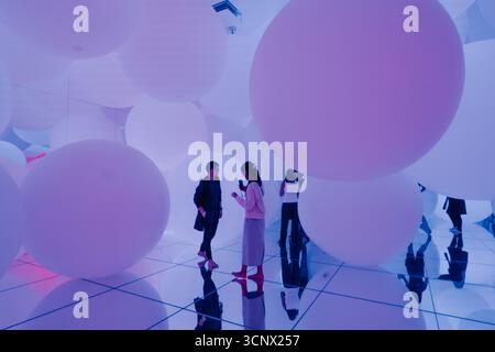 tokyo, japon - 3 août 2025 laboratoires roses géants, teamlab planets, tokyo. Photo de haute qualité Banque D'Images