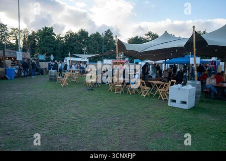 Rotterdam, pays-Bas. 22 septembre 2025. ROTTERDAM, PAYS-BAS - 22 SEPTEMBRE : Food-court lors du match de championnat Euro Baseball entre le Royaume des pays-Bas et Israël au Neptunus Familiestadion le 22 septembre 2025 à Rotterdam, pays-Bas. (Photo de Henk Seppen/Orange Pictures) crédit : Orange pics BV/Alamy Live News Banque D'Images