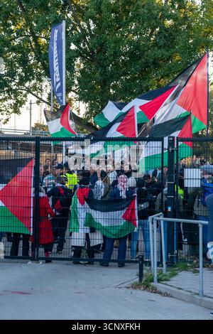 Rotterdam, pays-Bas. 22 septembre 2025. ROTTERDAM, PAYS-BAS - 22 SEPTEMBRE : Demonstratie Pro Palestina lors du match de championnat d'Euro Baseball entre le Royaume des pays-Bas et Israël au Neptunus Familiestadion le 22 septembre 2025 à Rotterdam, pays-Bas. (Photo de Henk Seppen/Orange Pictures) crédit : Orange pics BV/Alamy Live News Banque D'Images