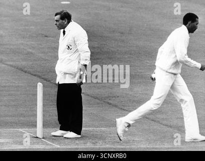 Photo du dossier datée du 23-05-1988 de l'ancien arbitre de test Harold 'Dickie' Bird qui est décédé à l'âge de 92 ans, Yorkshire County Cricket Club ont annoncé. Date d'émission : mardi 23 septembre 2025. Banque D'Images